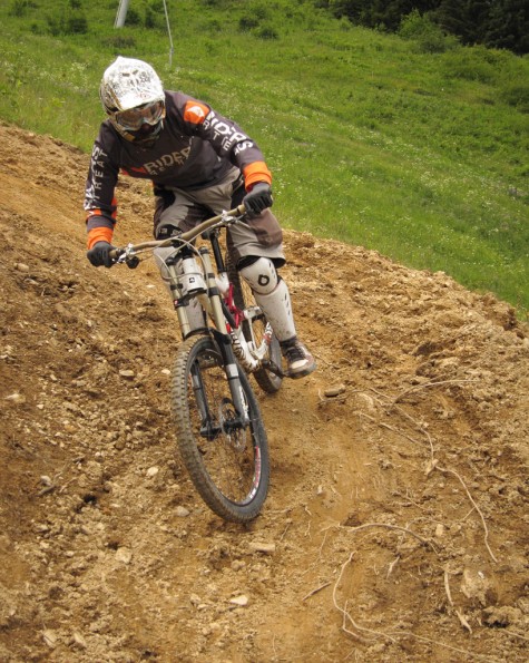 Soaking up a rough track on Le Pleney